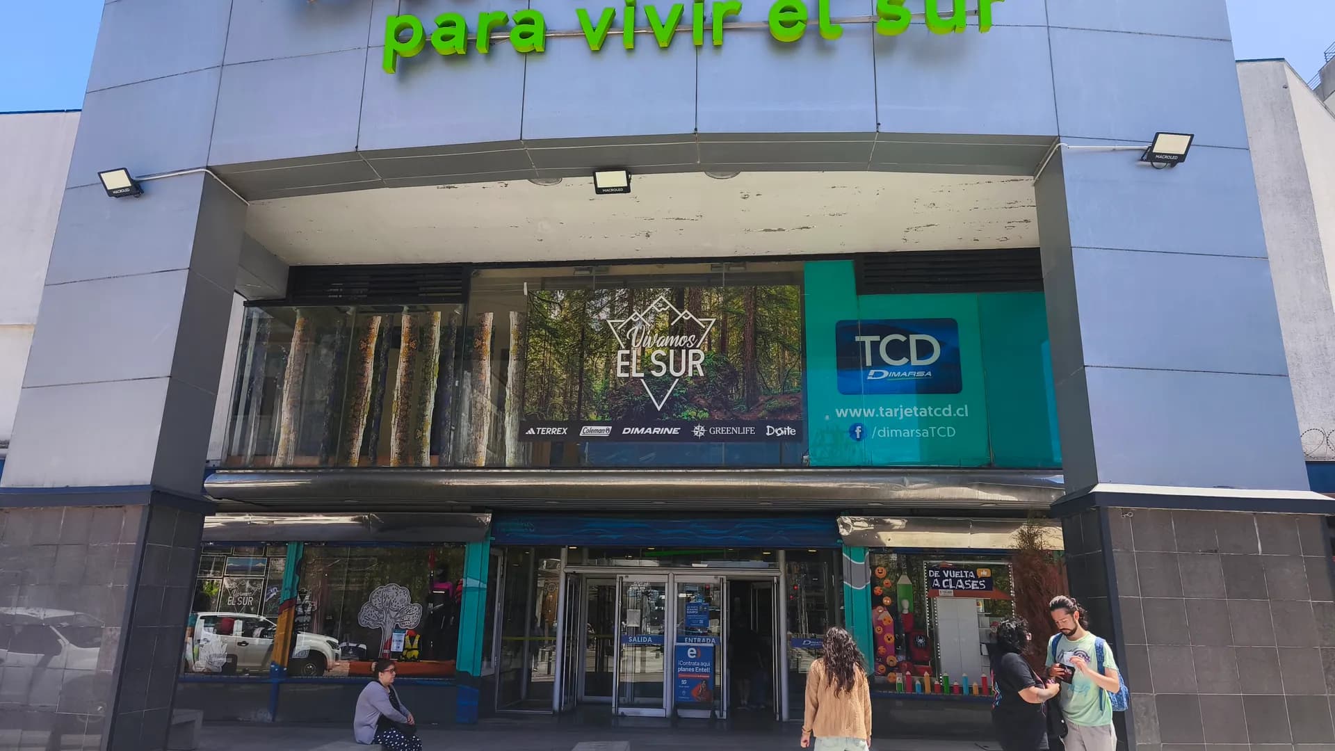 Fachada Dimarsa Casa Matriz con vinilo adhesivo corporativo Puerto Montt